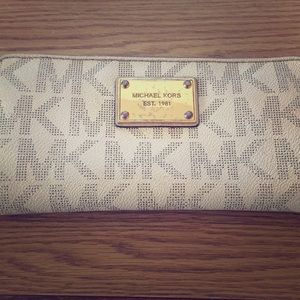 Micheal Kors Wallet